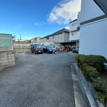 【駐車場】