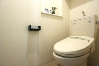 温水洗浄便座付きトイレです。