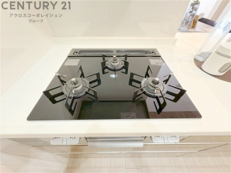 多数の調理器具を同時に使用でき、料理の効率化が可能。省エネで節約になり、様々な料理スタイルに適応できます。また、火力調整が独立しており、手入れや掃除もしやすく、今よりもっとお料理が楽しくなるかも。