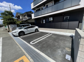 【駐車場】