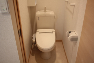 コンパクトで使いやすいトイレです