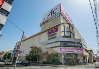 イオン加古川店。食料品、ファッション、生活雑貨など多彩な店舗が集まる、大型商業施設。まで1100m