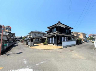 【リフォーム完了】北西・北東の道路に面した角地。道幅は約４．