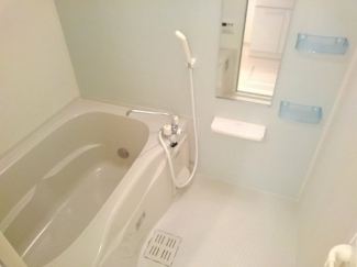 コンパクトで使いやすいお風呂です