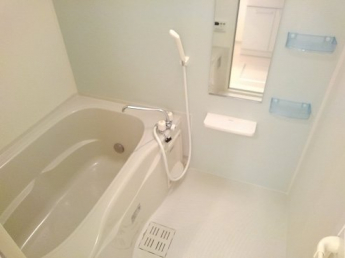 コンパクトで使いやすいお風呂です