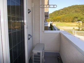 お洗濯にも便利なバルコニー付き