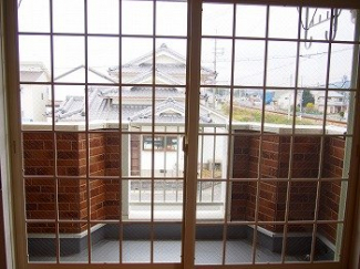 お洗濯にも便利なバルコニー付き