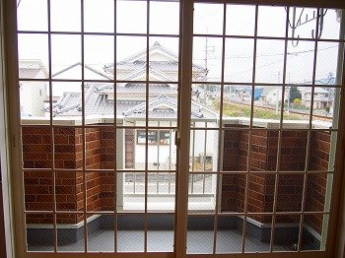 お洗濯にも便利なバルコニー付き