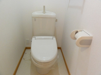 コンパクトで使いやすいトイレです