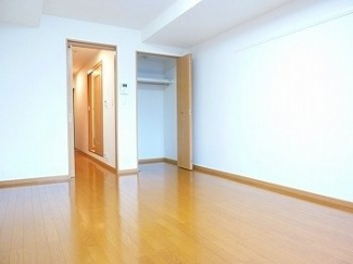 明るい色調の室内です