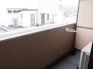 開放的で明るい空間を演出してくれるバルコニーです
