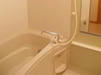コンパクトで使いやすいお風呂です