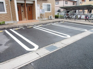 車をお持ちの方に嬉しい駐車場付きの物件です
