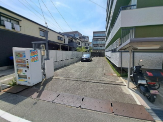 【駐車場】