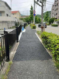 イチョウ並木に面しています