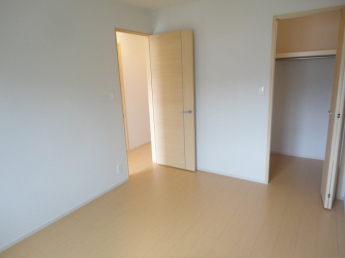 明るい色調の室内です