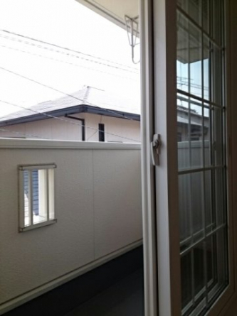 開放的で明るい空間を演出してくれるバルコニーです