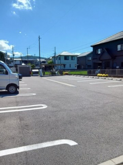車をお持ちの方に嬉しい駐車場付きの物件です