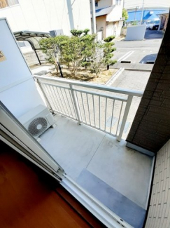 外からの目が気にならないバルコニーで洗濯物が干せます