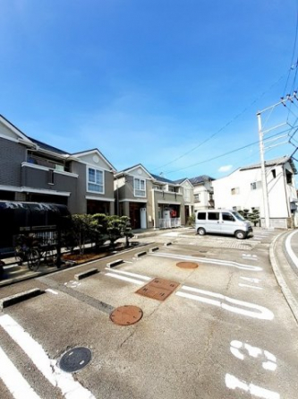 駐車場があるので、車を買う予定の方も安心です