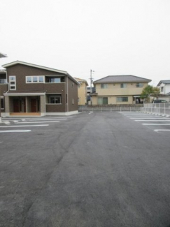 車をお持ちの方に嬉しい駐車場付きの物件です