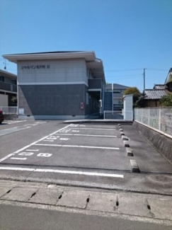 車をお持ちの方に嬉しい駐車場付きの物件です