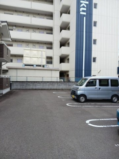 駐車場があるので、車を買う予定の方も安心です