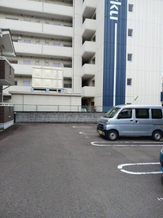 駐車場があるので、車を買う予定の方も安心です