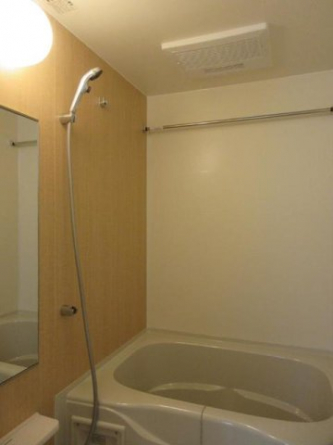 コンパクトで使いやすいお風呂です