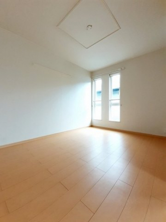 明るい色調の室内です