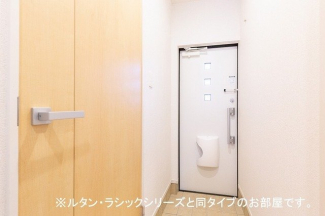 落ち着いた玄関です