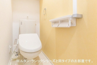 ゆったりとした空間のトイレです