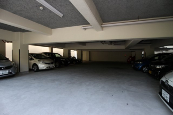 【駐車場】