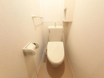 コンパクトで使いやすいトイレです