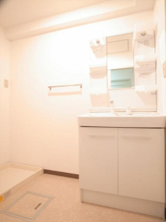 室内写真（フォトムービー）は同タイプ他室のものです