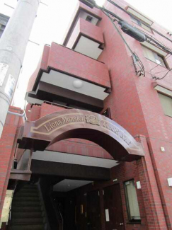 鳴尾御影線に面します。甲南商店街近いです。