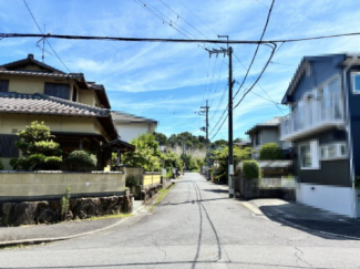【前面道路含む現地写真】