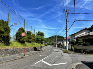 【前面道路含む現地写真】