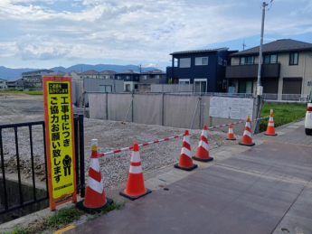 7年8月撮影、分譲地入口外観