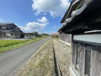 【前面道路含む現地写真】