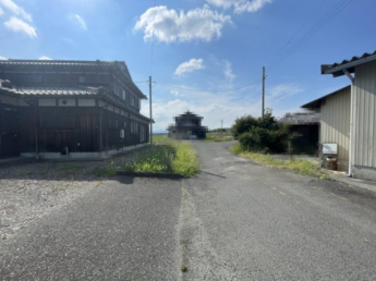 【前面道路含む現地写真】