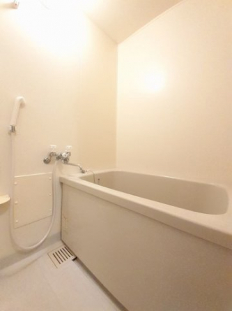 コンパクトで使いやすいお風呂です