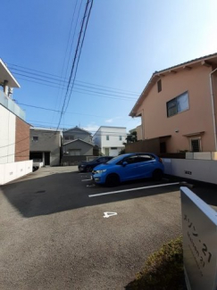 駐車場があるので、車を買う予定の方も安心です