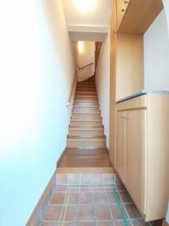 収納もある玄関です