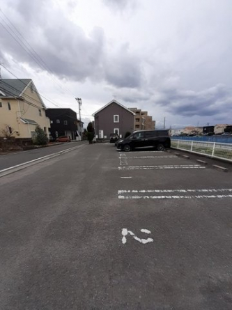 車をお持ちの方に嬉しい駐車場付きの物件です