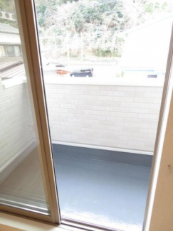 外からの目が気にならないバルコニーで洗濯物が干せます