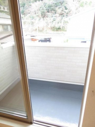 外からの目が気にならないバルコニーで洗濯物が干せます