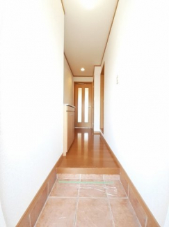 収納もある玄関です