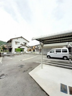 車をお持ちの方に嬉しい駐車場付きの物件です