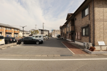 【駐車場】